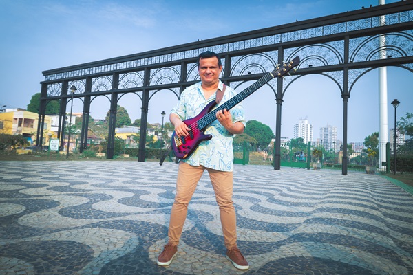 Professor Sérvio Túlio ministra Oficina de Ritmos do Beiradão no Contrabaixo, nesta terça (19)