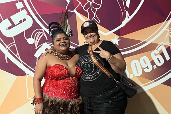 Márcia Siqueira estreia no Grêmio Recreativo Cultural Escola de Samba Mocidade Alegre