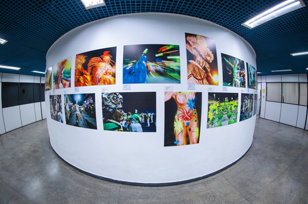 Exposição exalta a 'Alegria à Flor da Pele' do Carnaval de Manaus