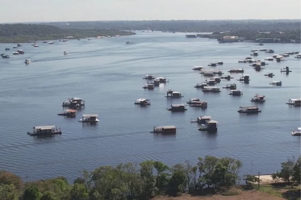 Em cumprimento à ordem judicial, Semmasclimma inicia retirada de flutuantes abandonados