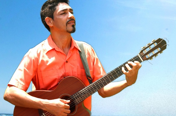 Gil Valente celebra 30 anos de carreira artística