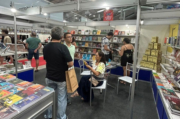 Valer confirma presença na VI Feira do Livro da Unesp em SP