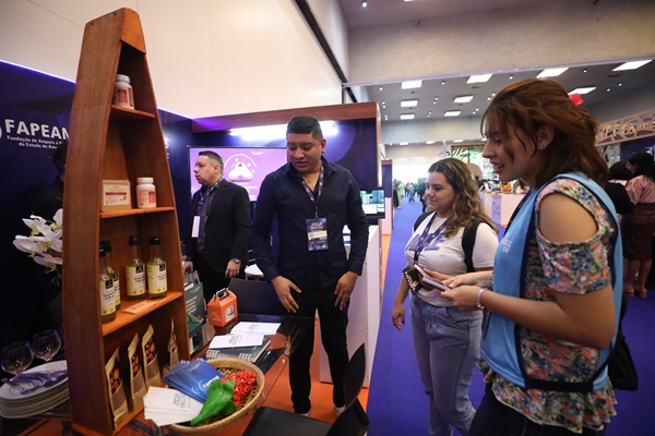 Fapeam levou produtos da bioeconomia como cosméticos, alimentos e agricultura para o último dia do Inova Amazônia